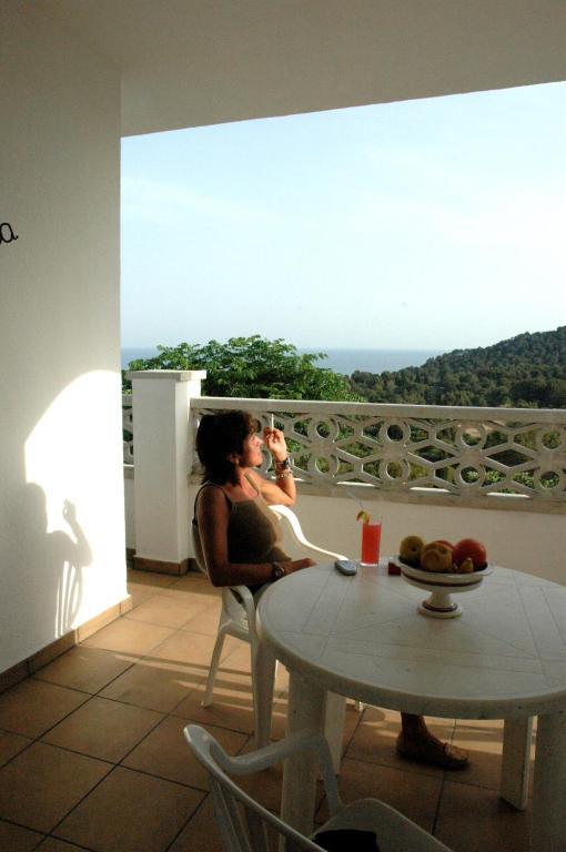 Apartamentos Famara Lloret de Mar Zimmer foto